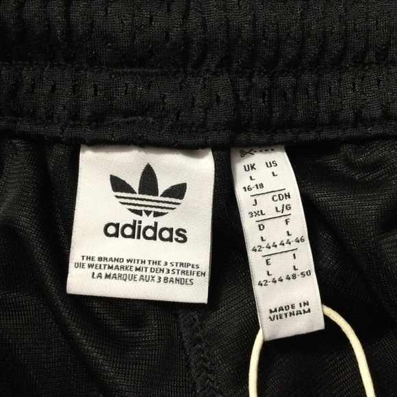 Adidas Women’s Original Mesh Shorts - Picture 4 of 7